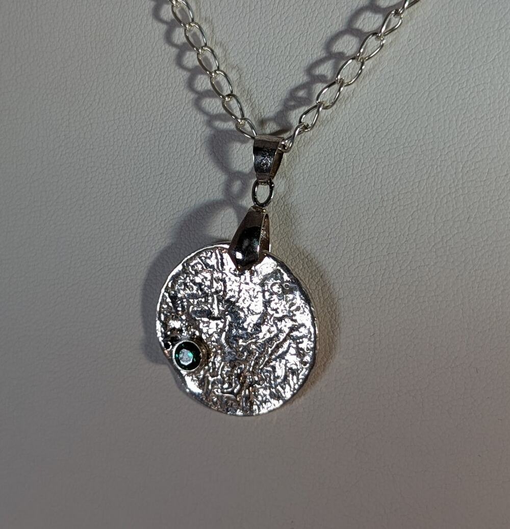 Silver retriculated coin Pendant  1" ,SP chain 24" Blue bezel set stone NWT